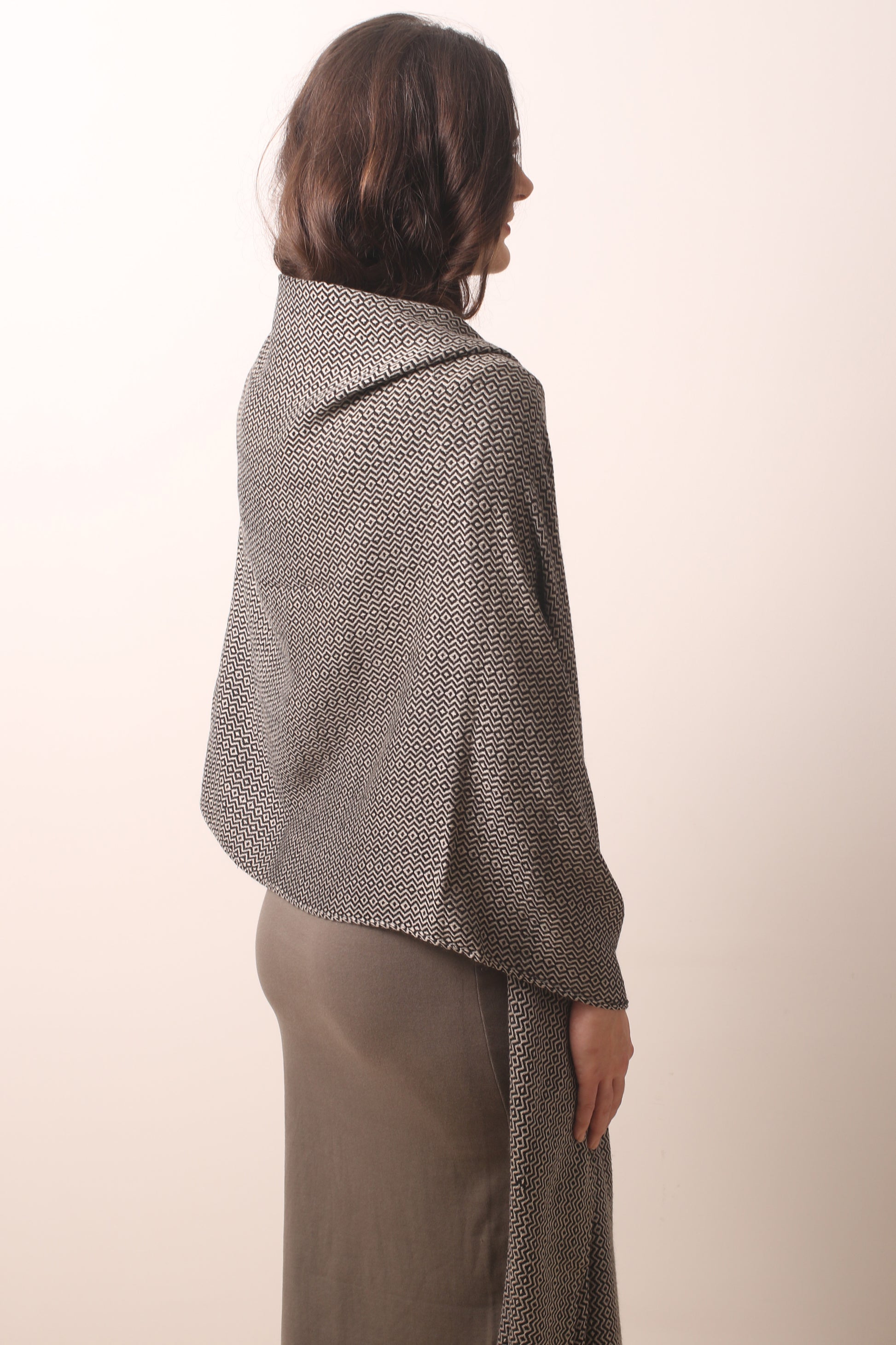 Black_White_Bird_s_Eye_Cashmere_Scarf_7-_Pashma_Women_s