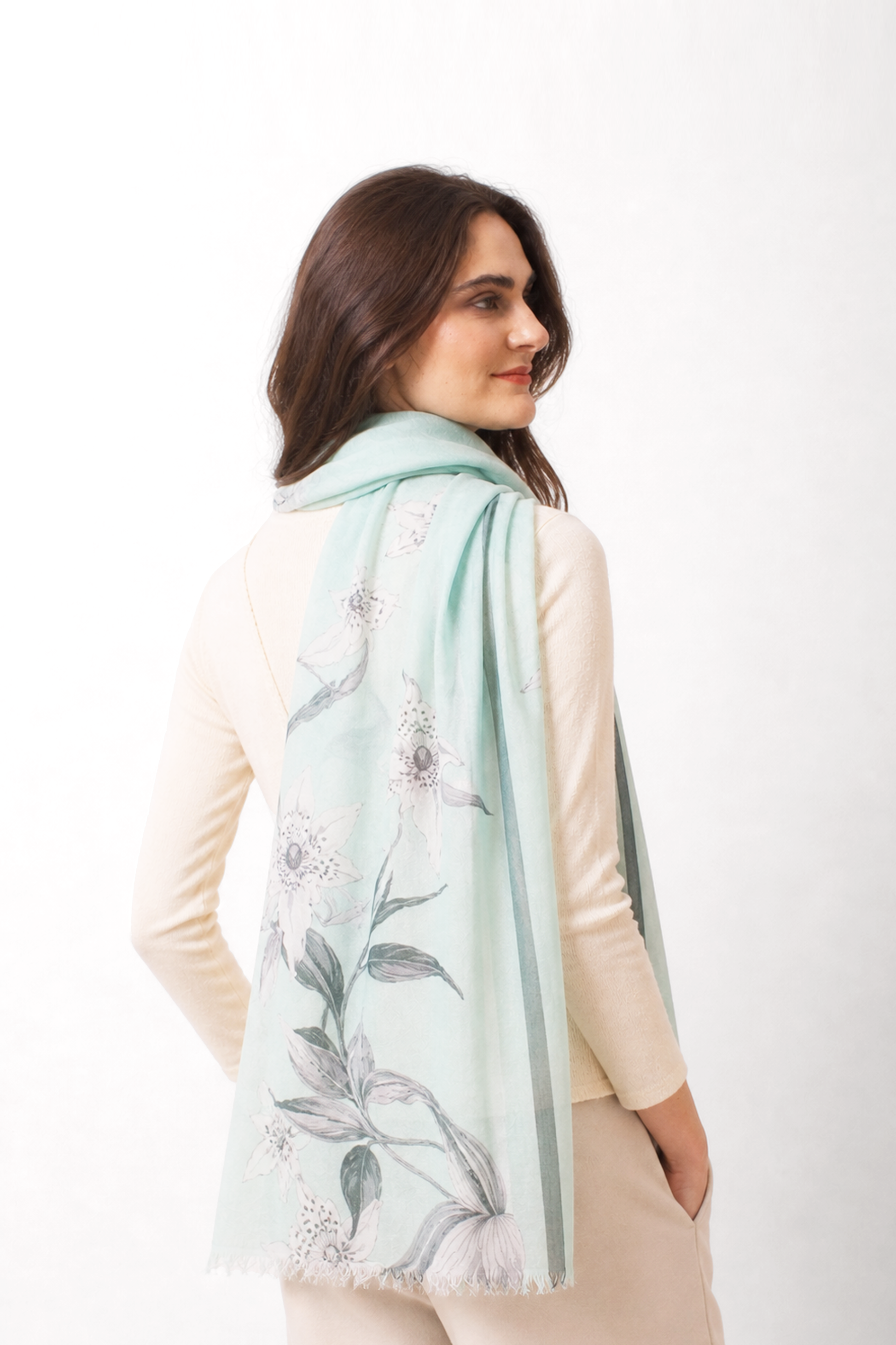 Blue_floral_silk_cashmere_scarf_5-_Pashma_Women_s