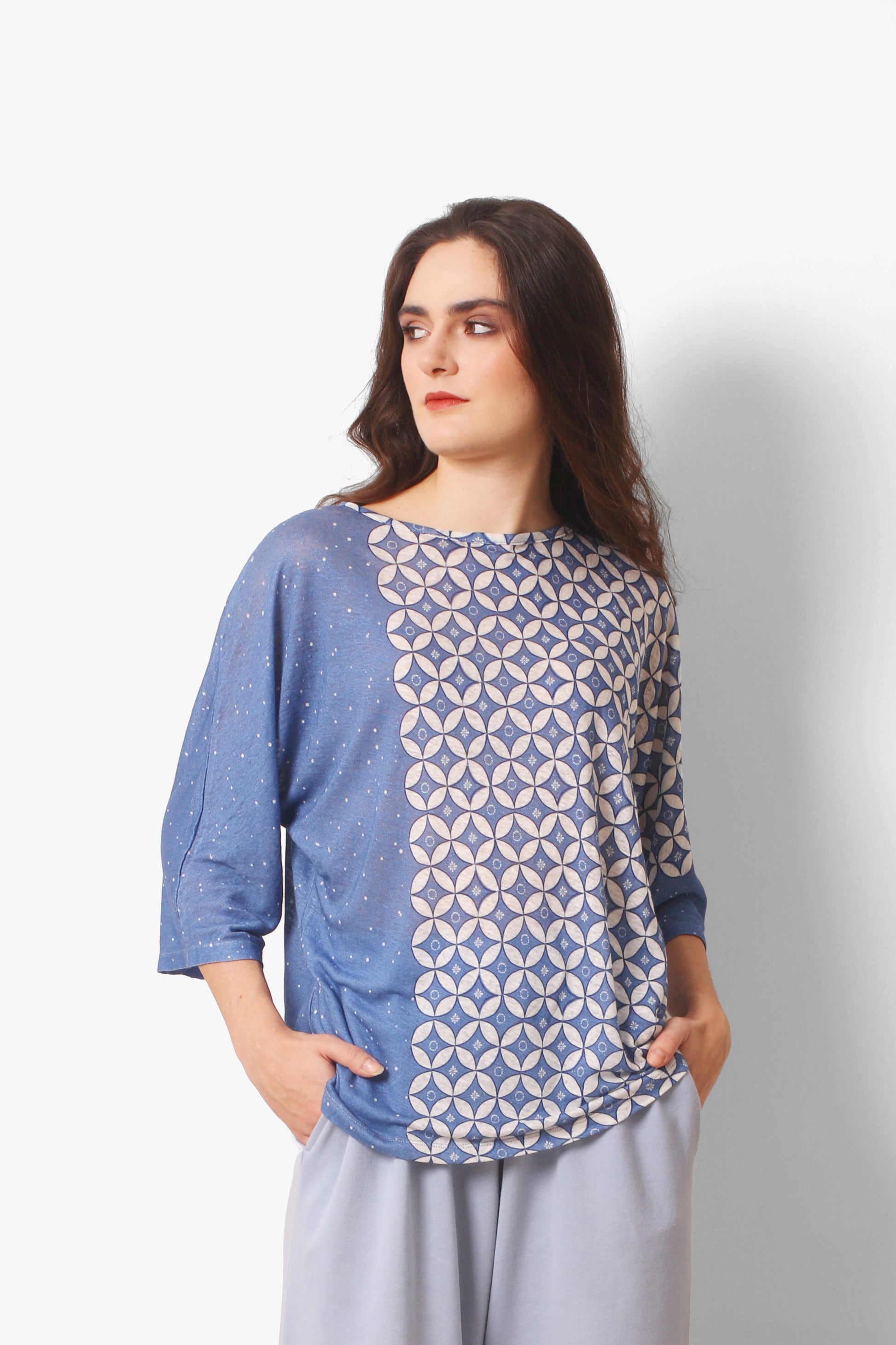 Blue_geometric_knitted_linen_T-Shirt_3-_Pashma_Women_s_6170a5c0-a374-4cf9-8910-139c797142dd