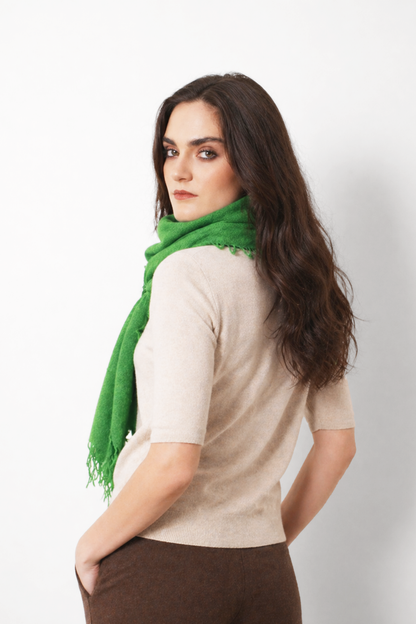 وشاح من الكشمير المحبوك باللون الأخضر الغابي