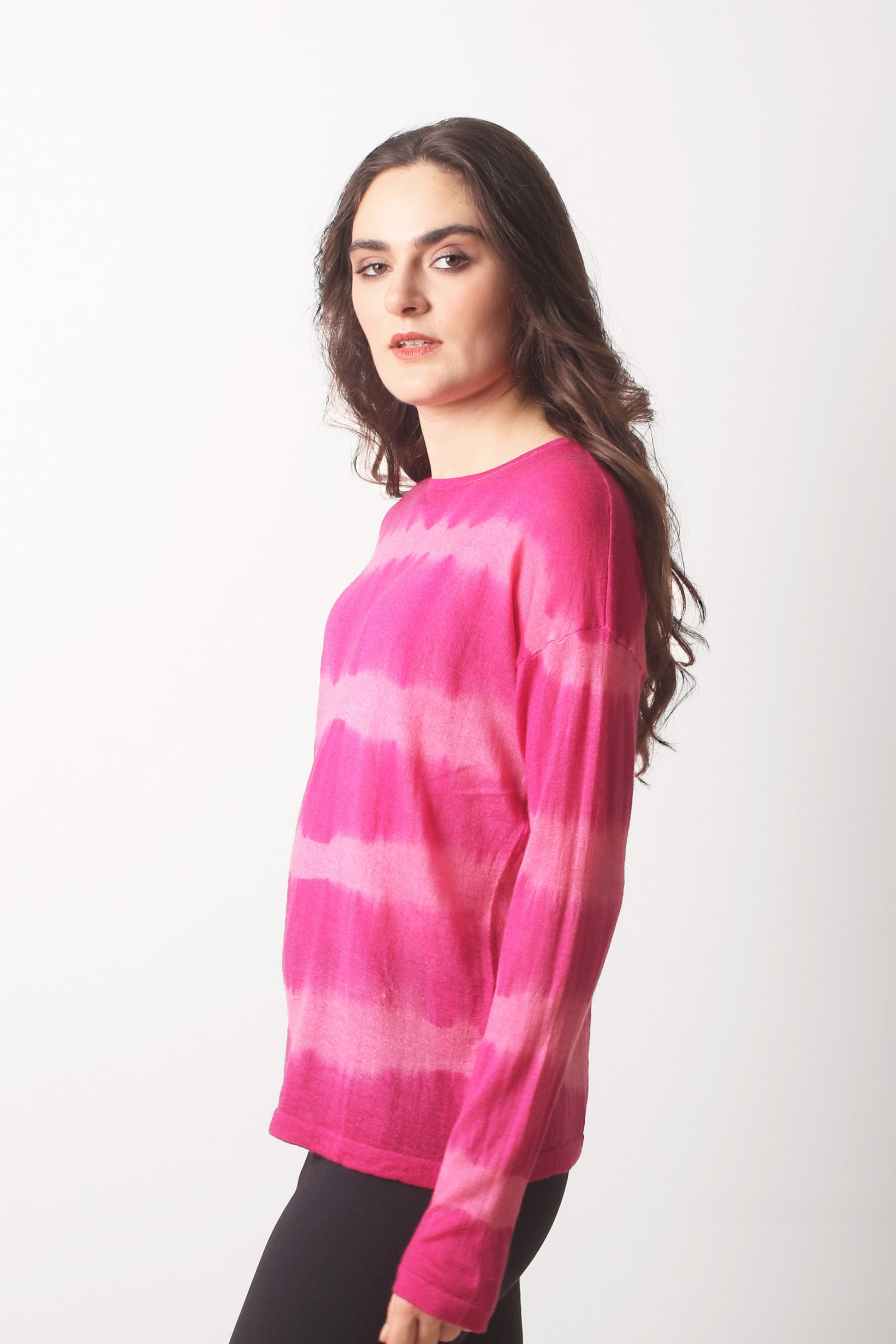 Fuschia_and_Soft_Pink_Tie_Dye_Cashmere_Boat_Neck_T_shirt_4-_Pashma_Women_s_66a90a85-2383-4eae-8b3e-b75f44507f3f