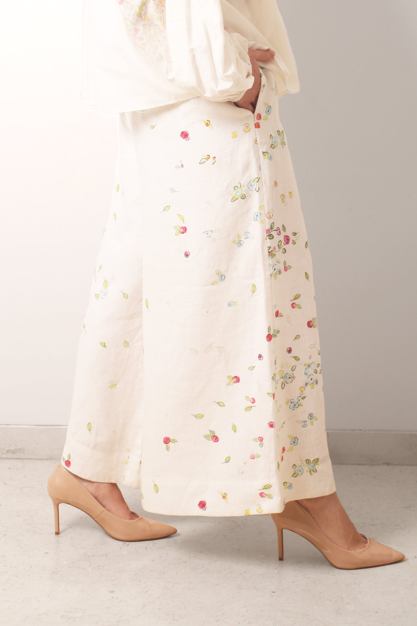 Ivory_Garden_Floral_Linen_Pant_3-_Pashma_Women_s_b8a85ec7-feee-472c-bf67-221cdffa1298