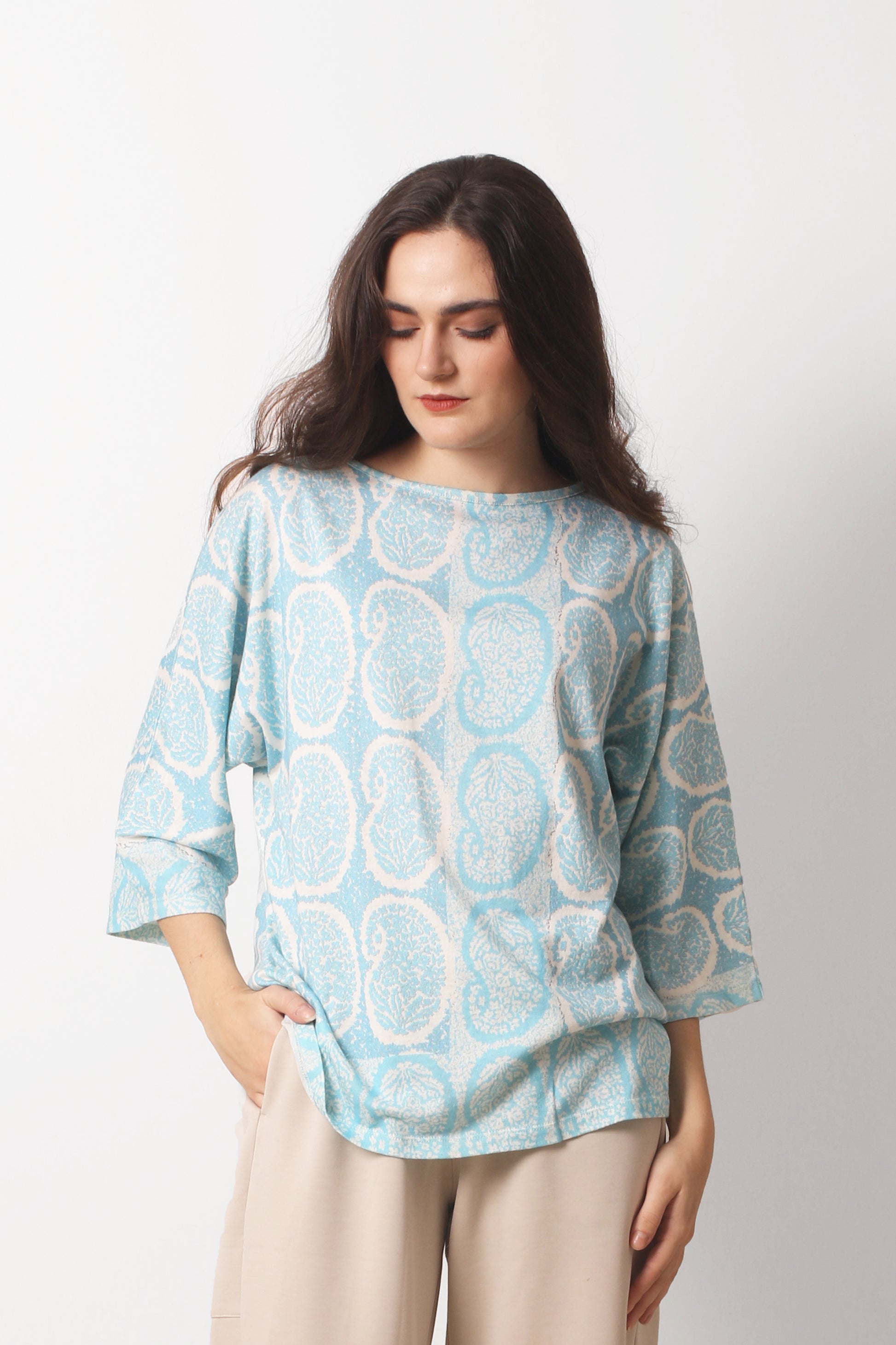 Ivory_and_Sky_Blue_Monochrome_Cotton_Cashmere_Paisley_Boat_Neck_T_Shirt_2-_Pashma_Women_s_b73669fb-b6fd-4f03-ae6e-af9b5952858e
