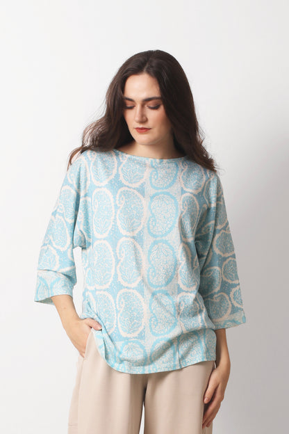 Ivory_and_Sky_Blue_Monochrome_Cotton_Cashmere_Paisley_Boat_Neck_T_Shirt_2-_Pashma_Women_s_b73669fb-b6fd-4f03-ae6e-af9b5952858e