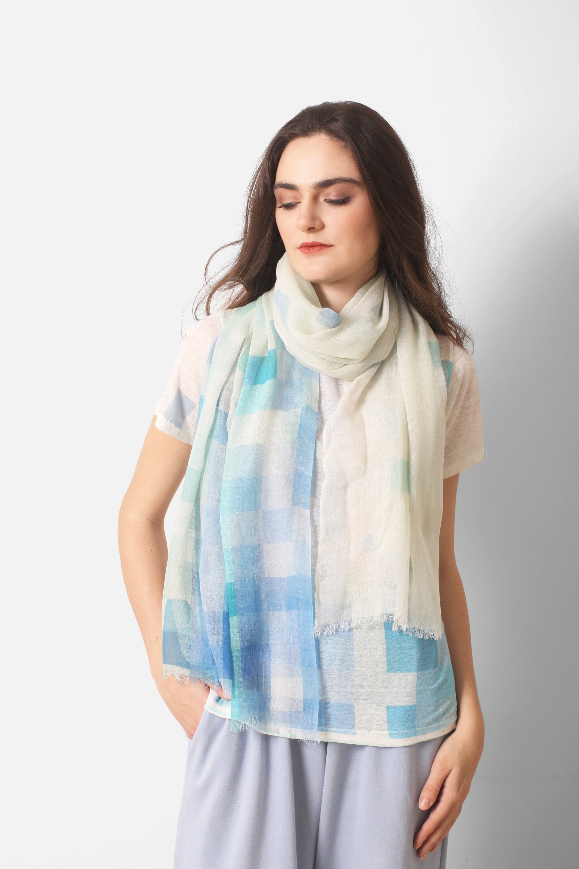 Ivory_geometric_knitted_linen_T-Shirt_1-_Pashma_Women_s_197e31a7-29e3-4b2c-83a4-9fa2441bc0a2