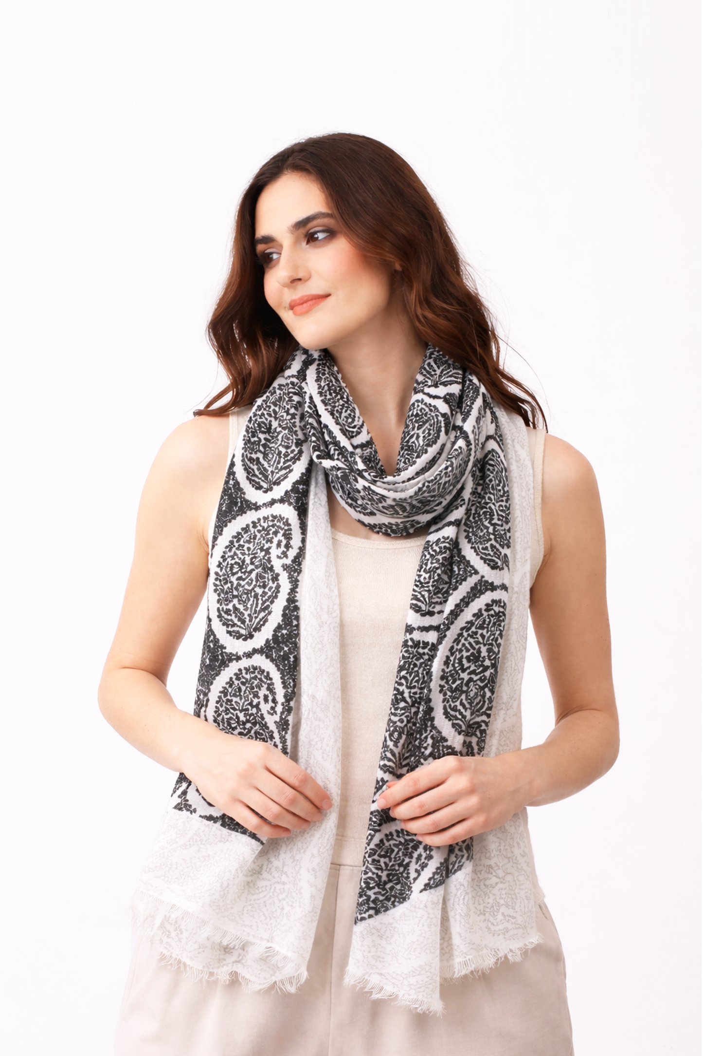 Monochrome_Paisley_Scarf_1-_Pashma_Women_s