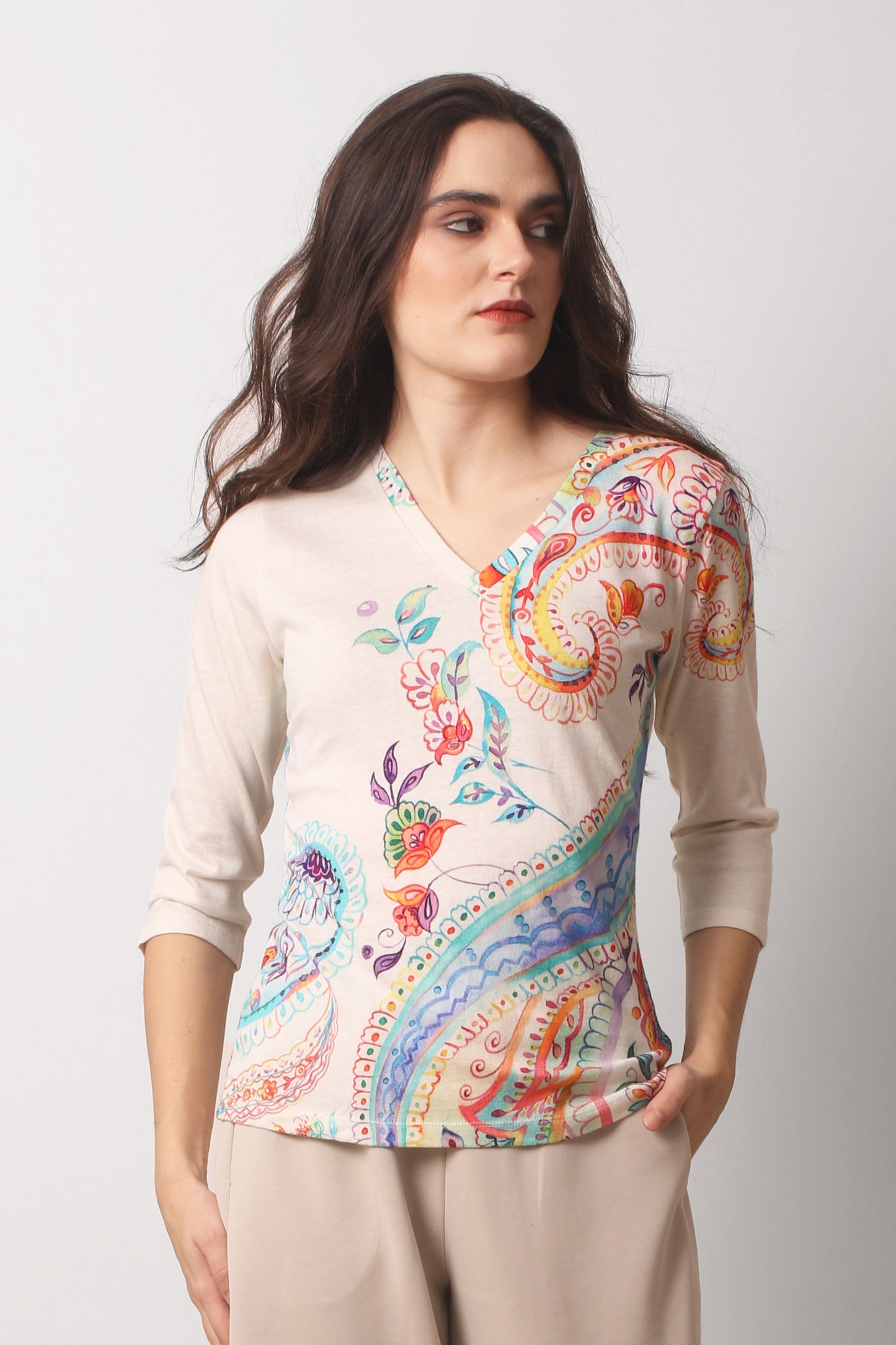 Multicolour_Paisley_Cotton_Cashmere_V_-_Neck_T_Shirt_2-_Pashma_Women_s_2b10c1d3-8433-4627-bf9e-e3f51974378e