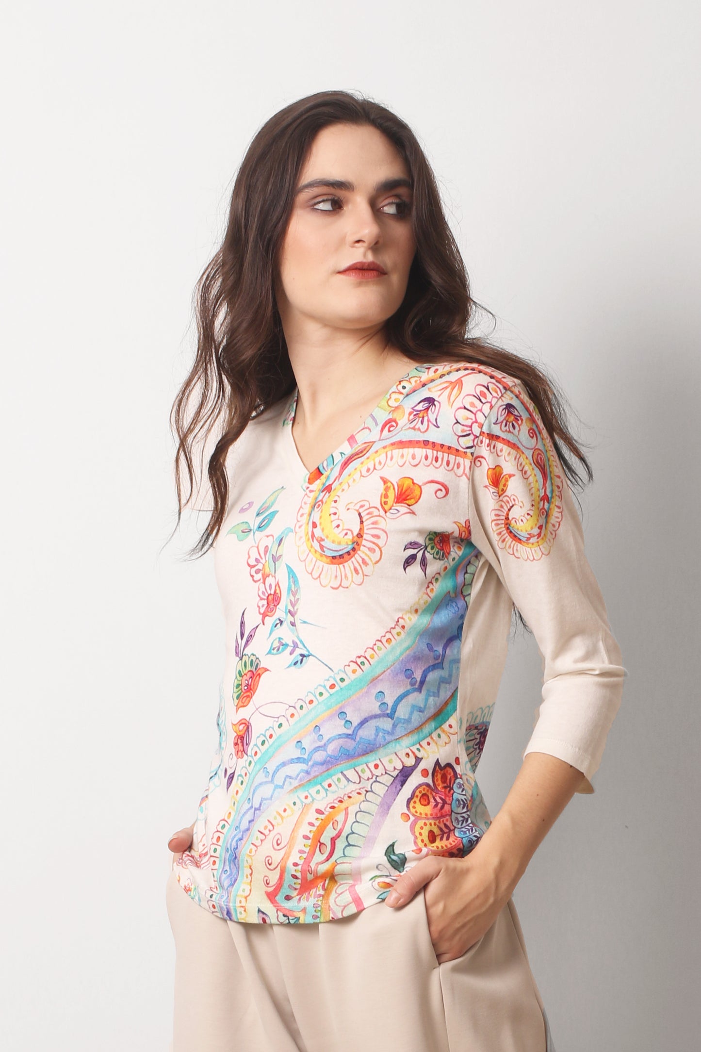 تيشيرت مطبوع من الكتان المحبوك بألوان الباستيل