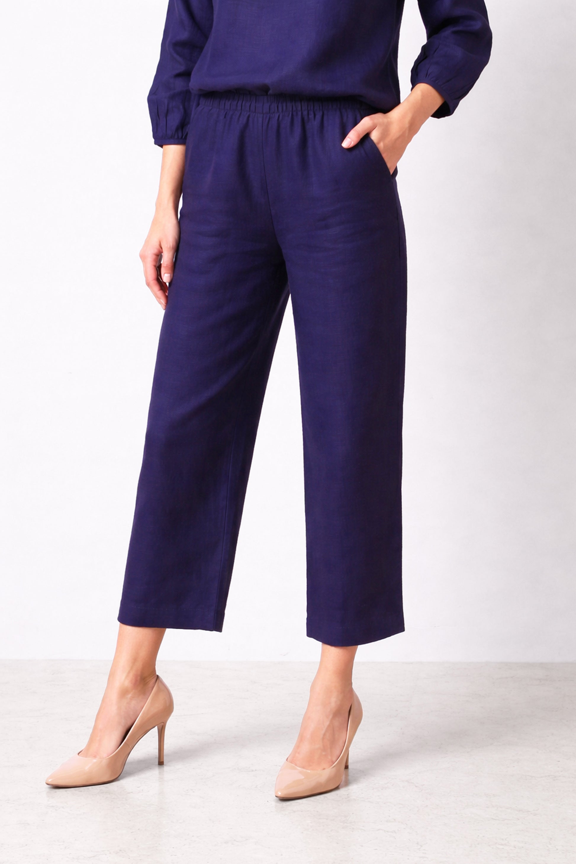 Navy_Linen_Tailored_Pants_4-_Pashma_Women_s_6db62f3b-aeaf-4189-8fb5-52cc35fee05c