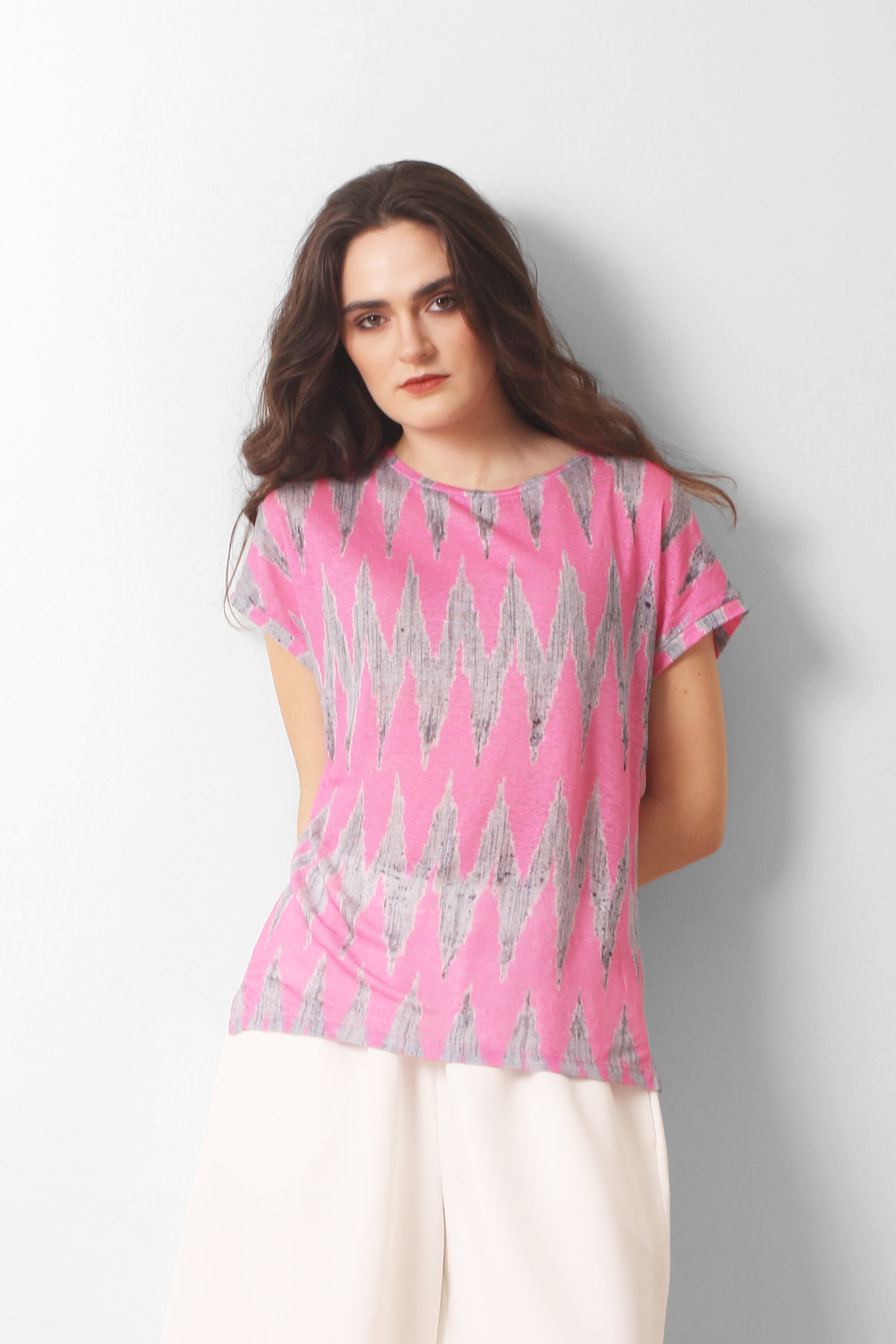 Pink_ikat_knitted_linen_T-Shirt_4-_Pashma_Women_s_7fcec01d-02eb-49bd-89fa-1c1b919974c9