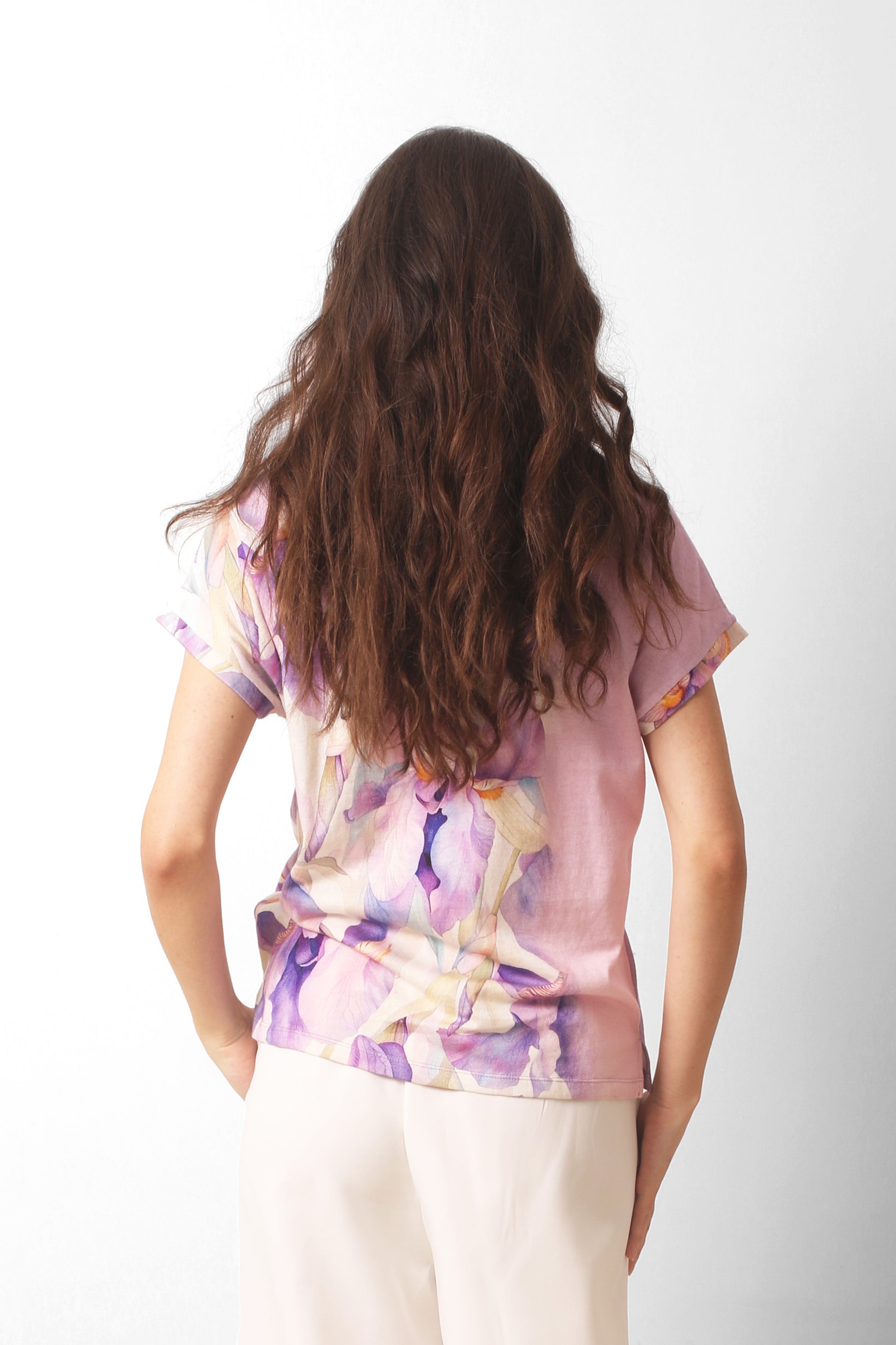lilac_floral_print_cotton_cashmere_T-shirt_3-_Pashma_Women_s_6f686419-793a-4afa-9a14-fd8989a7646e